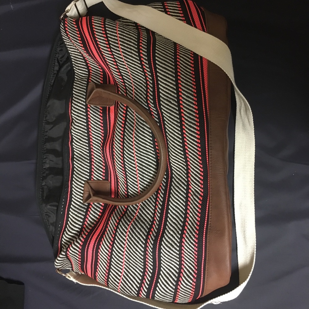 Rue 21 duffel bag